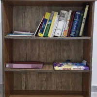 میزتحریر و کتابخانه