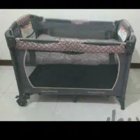 تخت کنار مادر