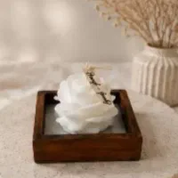 شمع گل لاله با ظرف طرح چوب
