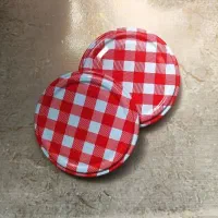 در ظرف شیشه‌ای مخصوص مربا و ترشی ....