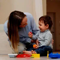 استخدام پرستار کودک ۲۴ ساعته(فوری)