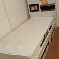 تخت تک نفره و میز توالت با آینه