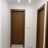 نصب. درب اتاقی. درب ضد سرقت. چهار چوب چوبی.