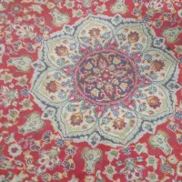 فرش رنگ قرمیز