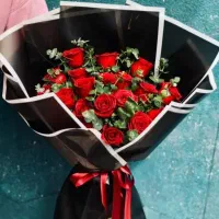 دسته گل رز قرمز