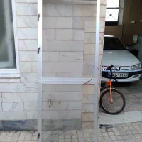درب توری دارای چهار چوب آلومینیوم