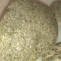 سنگ طلایی و نقره ای