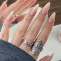 کاشت ناخن ۲۵۰ تومان