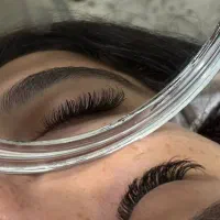 اکستنشن مژه و کاشت و لیفت و لمینت ابرو و مژه