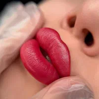خدمات آرایش دائم ابرو، لب (۵۰٪تخفیف)