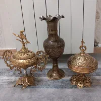 ساعت و گلدان و شکلات خوری برنز و برنجی
