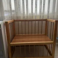 تخت کنار مادر
