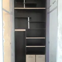 کتابخانه و جای وسایل تزئینی