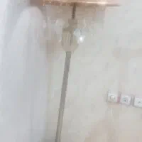 آباژور ایستاده