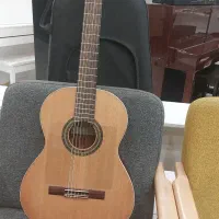 گیتار کوئینکا ۱۰ بسیار تمیز و در حد نو