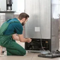 تعمیر انواع یخچال و فریزر خانگی صنعتی ضمانت در محل