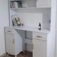 میز تحریر در حد نو