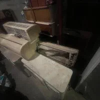 ۴ عدد کولر گازی و یک عدد پنل ایستاده