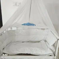 تخت کودک کنار مادر
