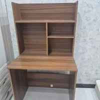 میز کامپیوتر و کتاب خانه