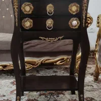 زیر تلفنی با زیر گلدانی