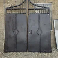 درب حیاط و باغ و سرویس حمام