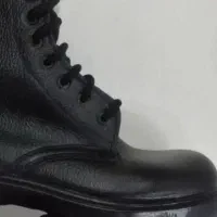 ۲ جفت پوتین بهمن و یک جفت پوتین پاما
