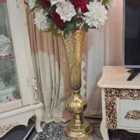 گل رز وگلدان