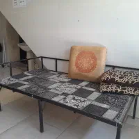 تخت برا سفرخانه یا رستوران و باغ