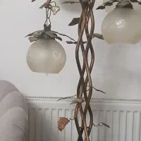 آباژور ایستاده