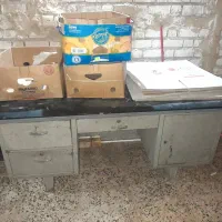میز فلزی