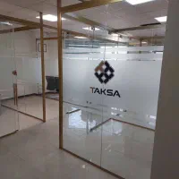 فضای اشتراکی اتاقک شیشه ای