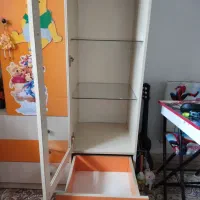 کمد چوبی قفسه شیشه ای