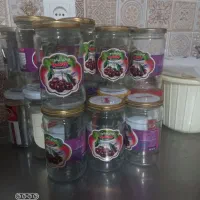 شیشه مربا تمیز و بطری نوشابه