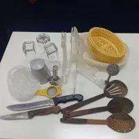 تعدادی ظروف آشپزخونه