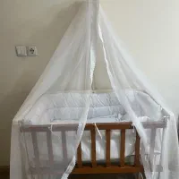 گهواره تخت کنار مادر