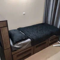 تخت یکنفره و میز کامپیوتر
