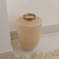 یک عدد گلدان تزئینی