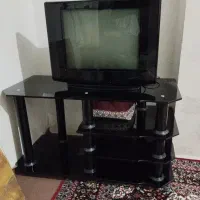میز و تلویزیون کاملا سالم هردو باهم ۴ میلیون