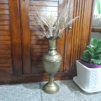 گلدان برنجی با گندمهای برنجی