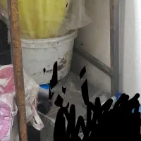 چهارپایه فلزی تقریبا قد ۱متر الی ۱۱۰