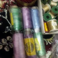 مقداری نخ ابریشم مناسب گلدوزی