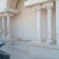3 طبقه تجاری بر خیابان اصلی