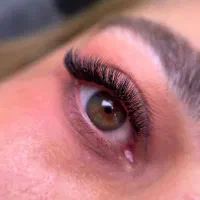 اکستنشن و لیفت مژه
