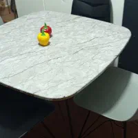 میز و۴عدد صندلی