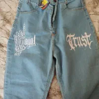 یک عدد شلوار لی کاغذی نوی نو