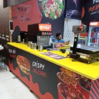 سوخاری زن و  پیتزا زن