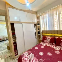 تخت دونفره با اینه ومیزارایش وصندلی پاتختی