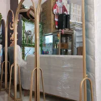 آینه ایستاده فلزی در حد