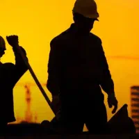 ۱)مهندس برق۲)متصدی تاسیسات